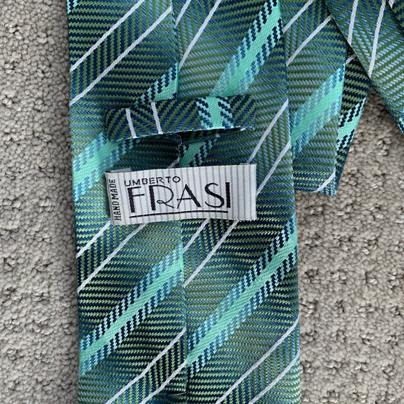 Bundle of 4 ties - Picture 10 of 10